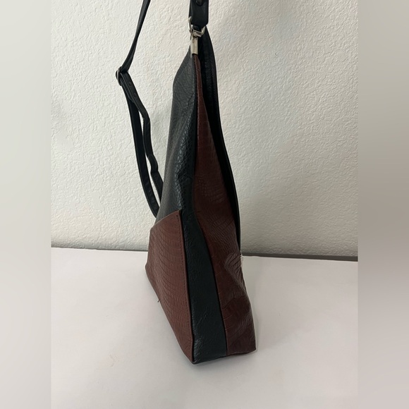 Thomas Leathers Asymmetric Angle Black & Brown Crossbody Handbag Croc Emboss - Picture 7 of 13